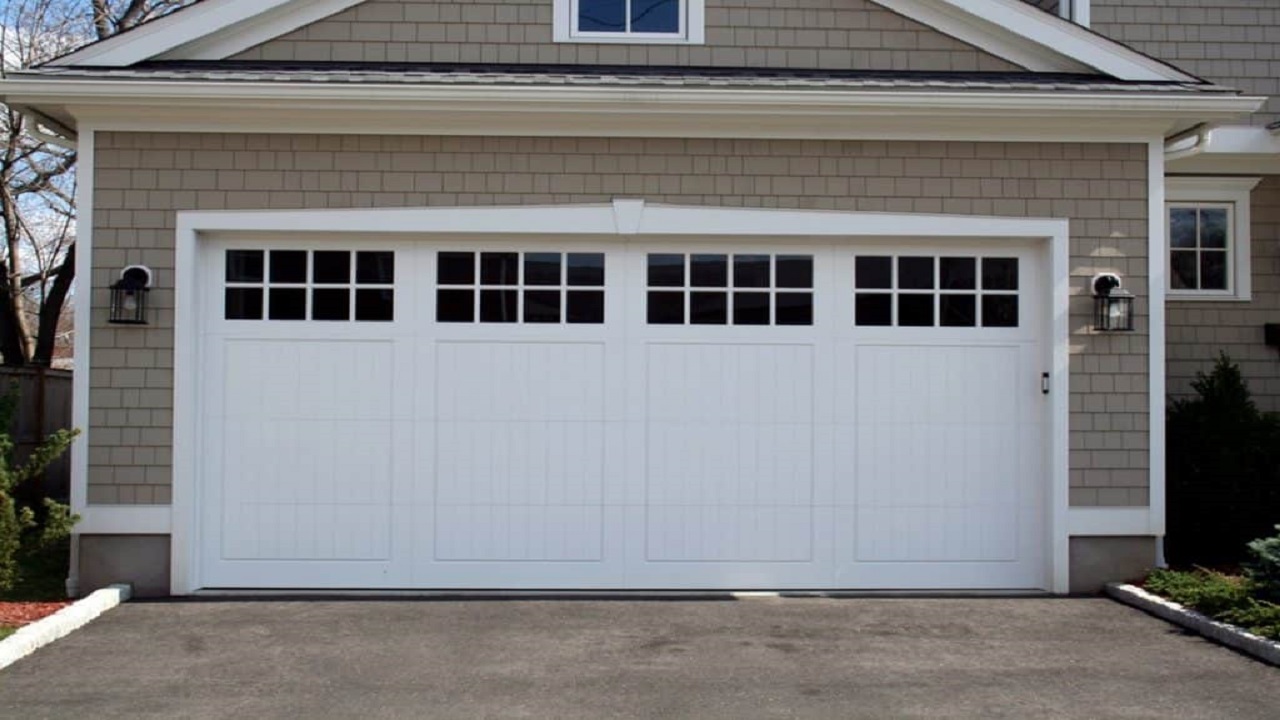 Choosing the Right Color for Your Carriage House Garage Door: Trends and Tips